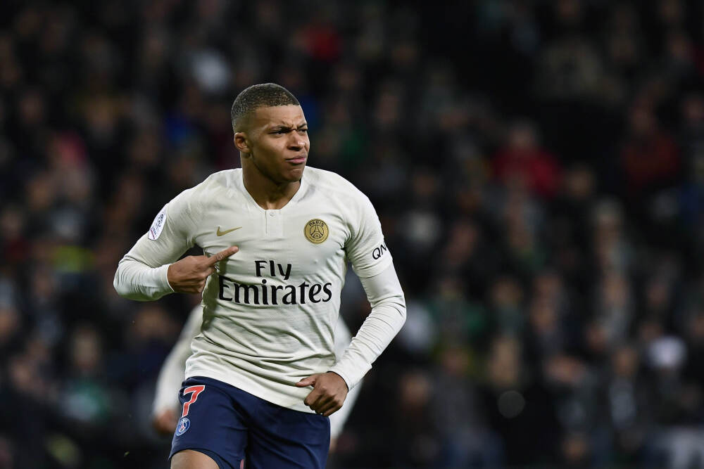 美国开始假日购物季，预计关税将开始更多地反映在消费者价格中